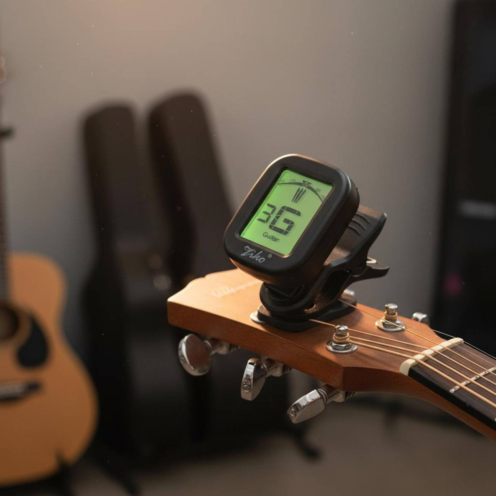 クロマチックスナップオンチューナー 読みやすいディスプレイ  - Guitar Tuner Clip のレビューと価格